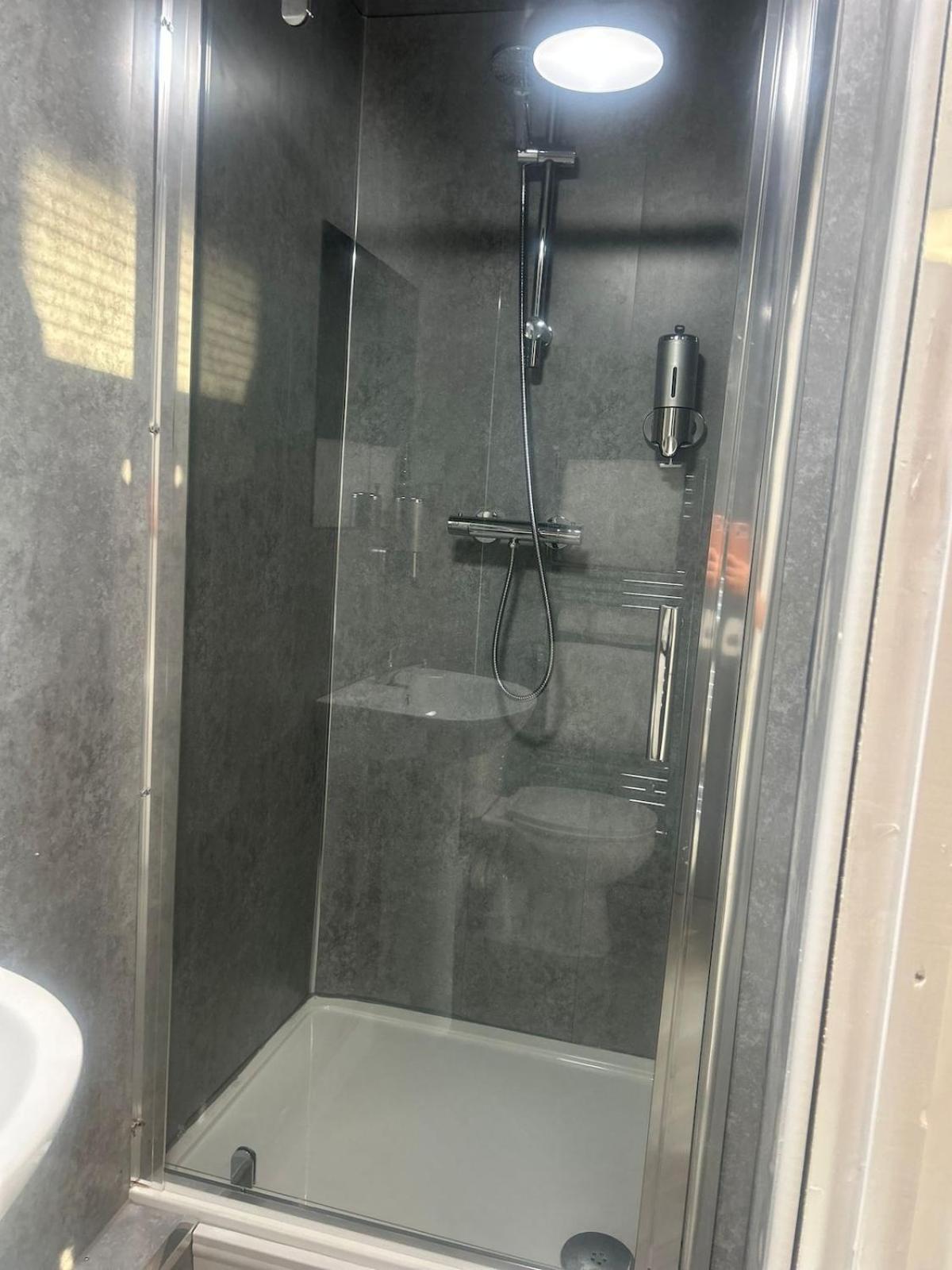 Brand New Grosvenor 1 *