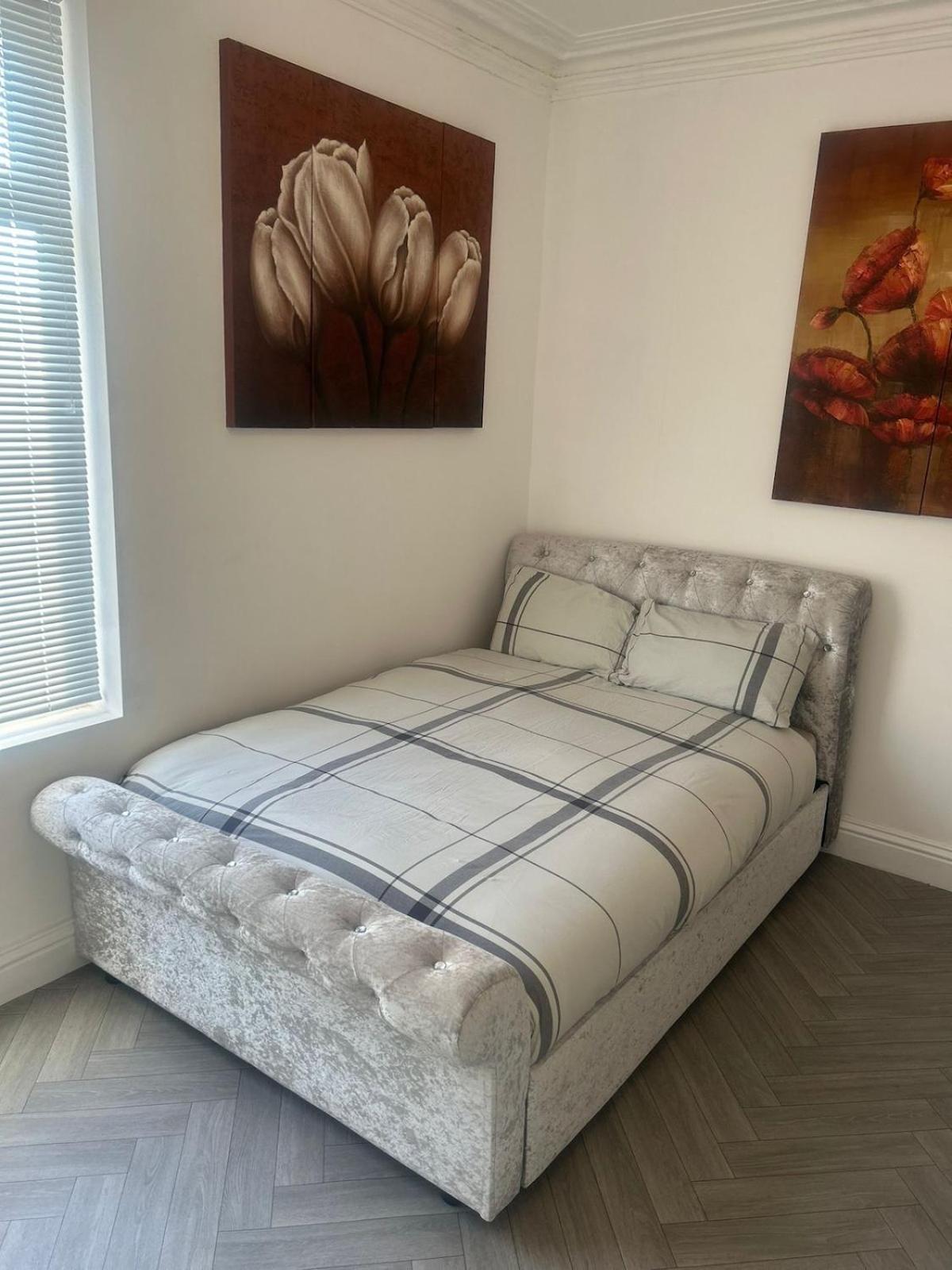 Апартаменты Brand New Grosvenor 1 *
